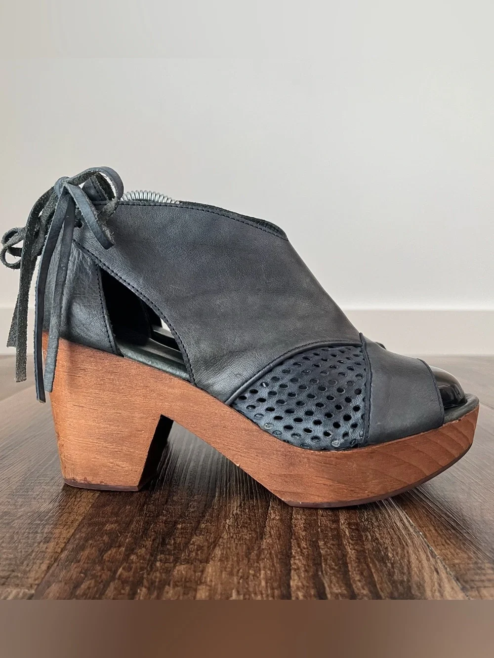 Free People Revolver Leather Clog Heeled Sandal Lace Up Back Boho Size 6.5 EU 37